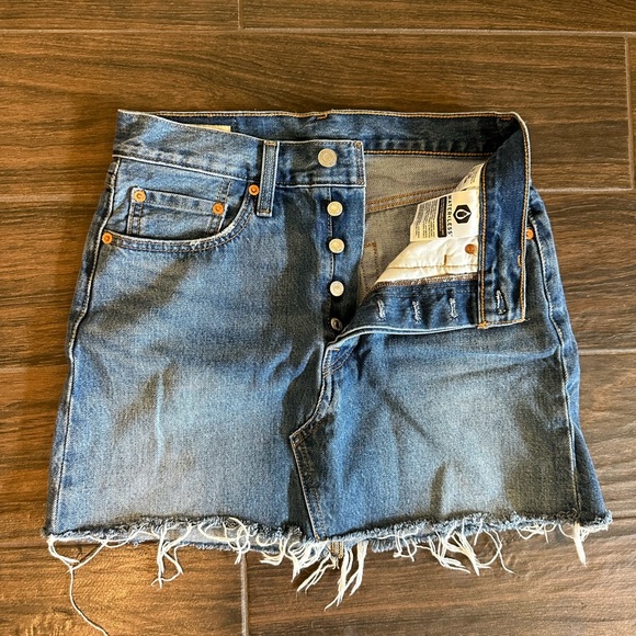 Levi’s Front Button Mini Skirt - Picture 4 of 4